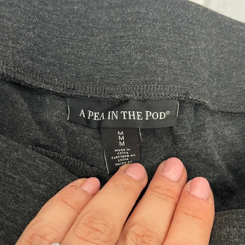 Three sets of pea in the pod below belly maternity pants - Picture 3 of 4